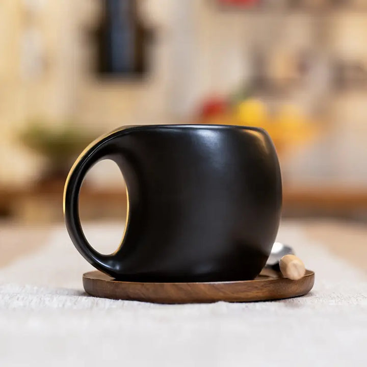 ClayHaven – Ceramiczny Kubek Do Kawy z Drewnianym Spodkiem