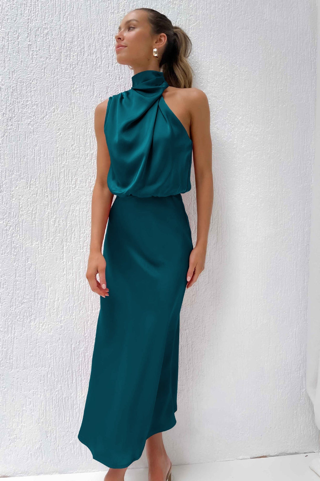 Kangana - Suknia Maxi z Dekoltem w Kształcie Litery Halter