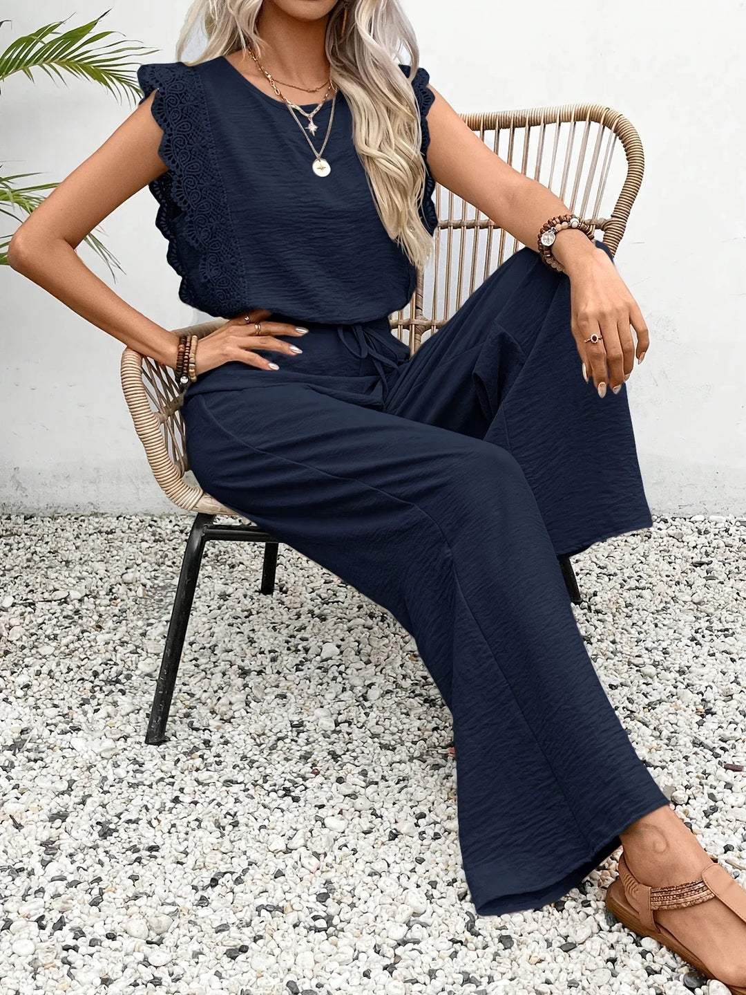 Ziva – Elegancka Bluzka z Koronką i Spodnie z Szerokimi Nogawkami