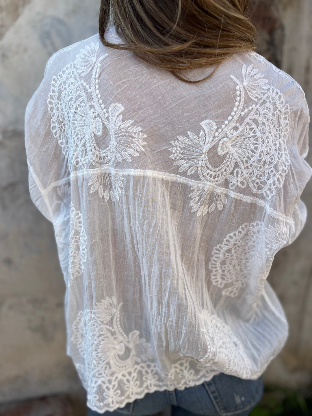 Nalini – Elegancka Bluzka Z Haftowaną Koronką