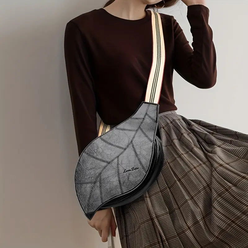 Carmela – Skórzana Torba Crossbody z Regulowanym Paskiem i Klamrą