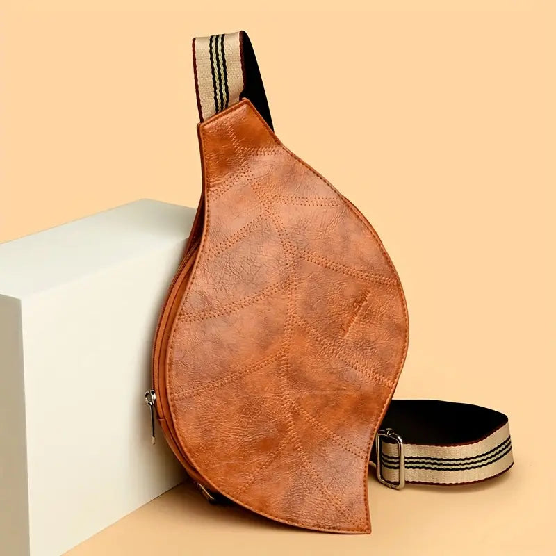 Carmela – Skórzana Torba Crossbody z Regulowanym Paskiem i Klamrą