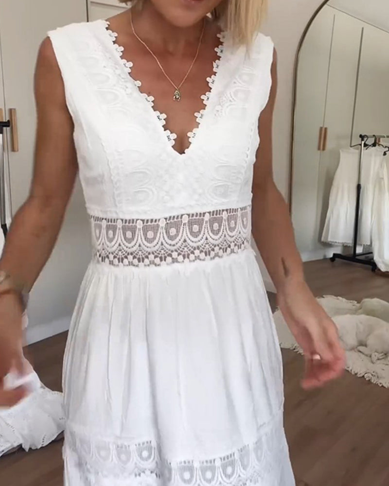 Papakosta – Elegancka Sukienka Bez Rękawów z Koronką