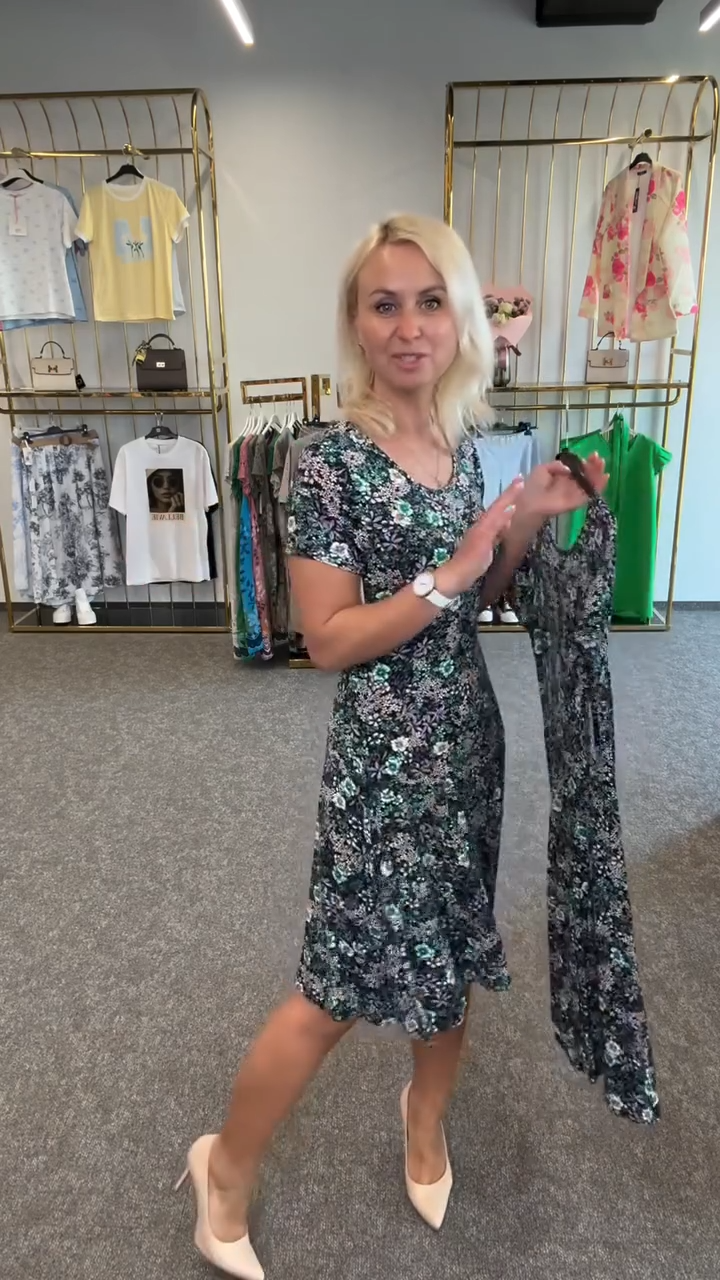 Ainsley – Modna Sukienka z Okrągłym Dekoltem i Nadrukiem