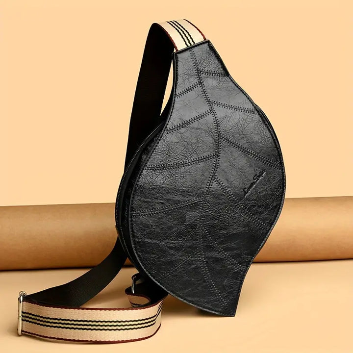 Carmela – Skórzana Torba Crossbody z Regulowanym Paskiem i Klamrą