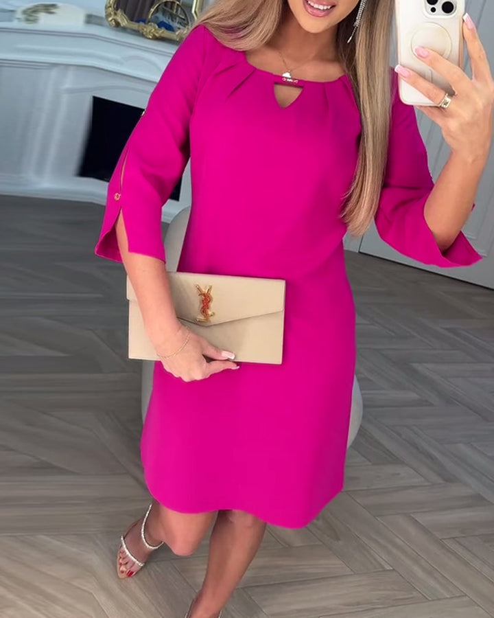 Kamelia - Mini Sukienka z Rękawami z Wycięciem w Kształcie Dziurki Od Klucza