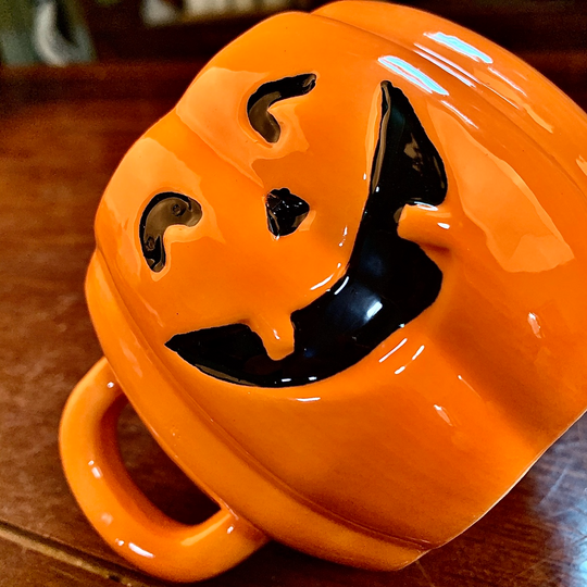 GlowSip - Kubek Halloweenowy z Uśmiechniętą Dynią