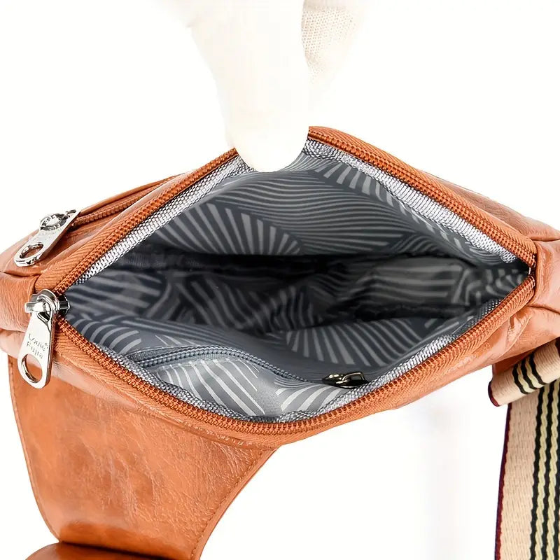 Carmela – Skórzana Torba Crossbody z Regulowanym Paskiem i Klamrą