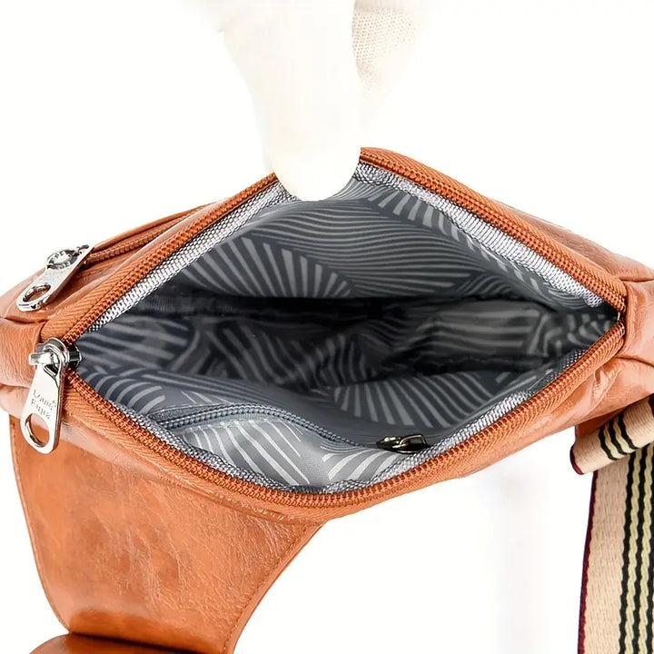 Carmela – Skórzana Torba Crossbody z Regulowanym Paskiem i Klamrą