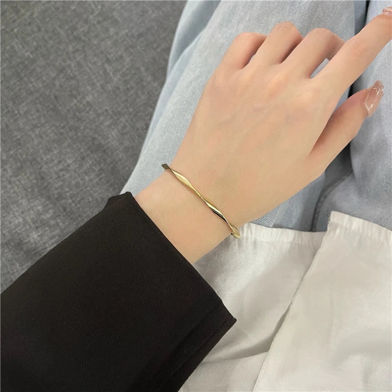 Elara – Elegancka Bransoletka z Zawijasami