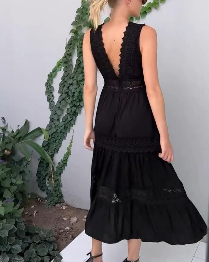 Papakosta – Elegancka Sukienka Bez Rękawów z Koronką