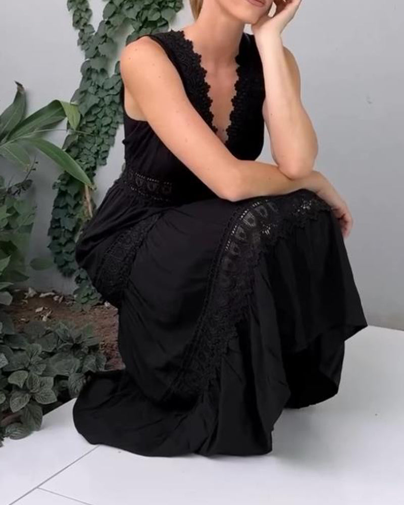 Papakosta – Elegancka Sukienka Bez Rękawów z Koronką