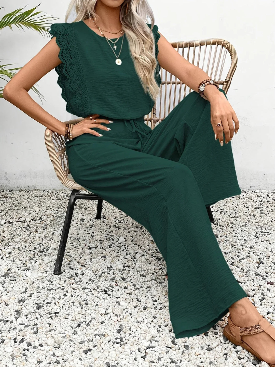 Ziva – Elegancka Bluzka z Koronką i Spodnie z Szerokimi Nogawkami