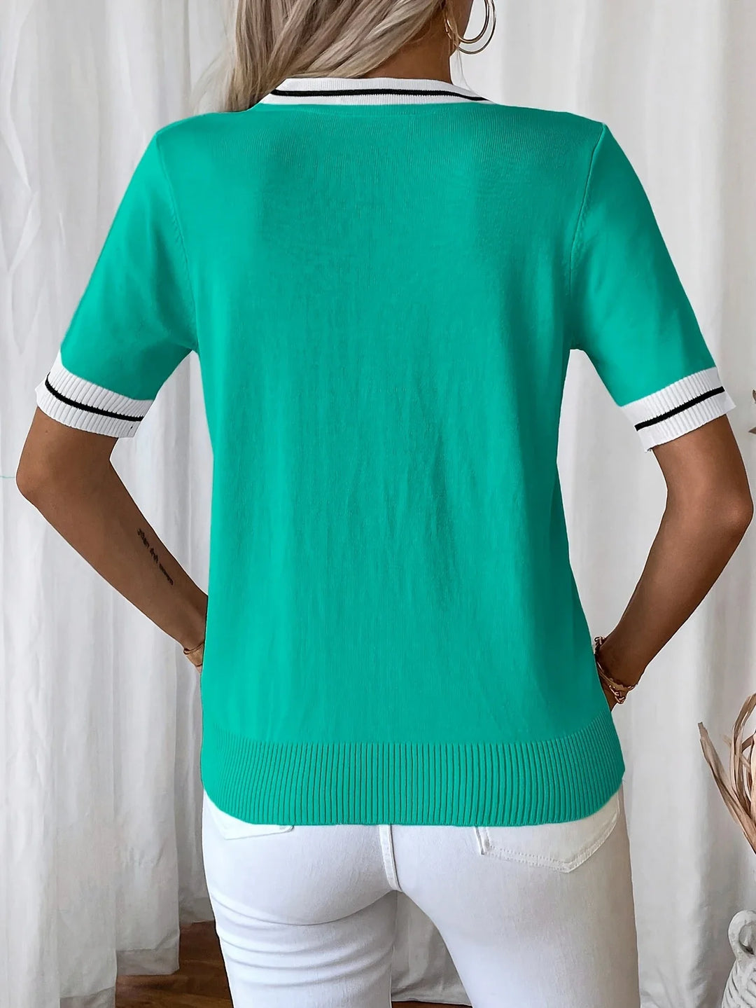 Brunella – Elegancki Sweter z Dekoltem W Serek