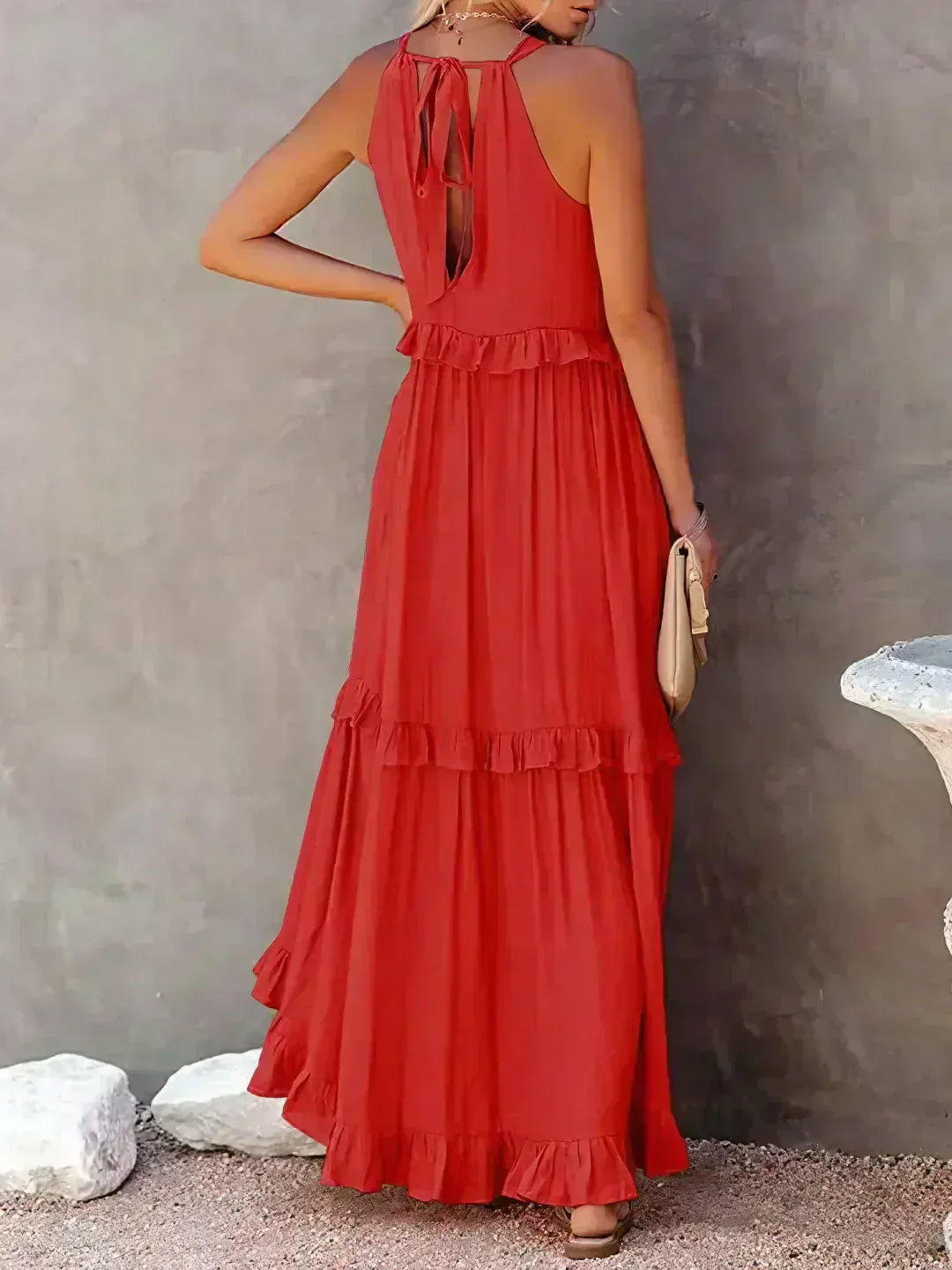 Hayley – Elegancka Sukienka Bez Rękawów z Falbaną