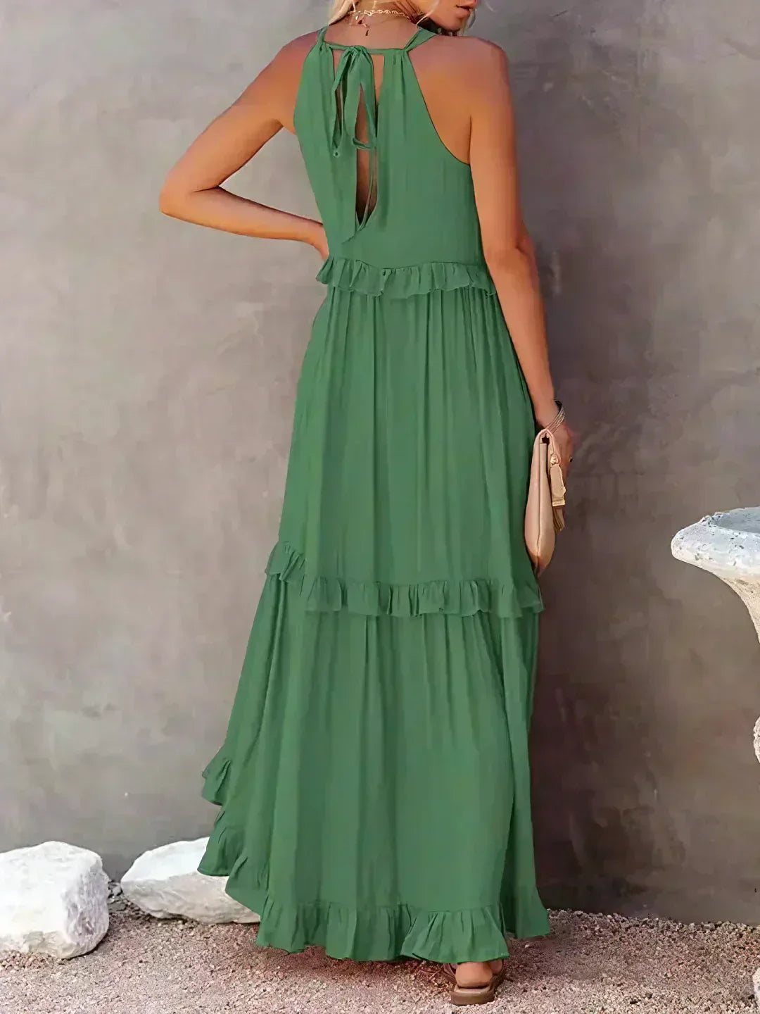 Hayley – Elegancka Sukienka Bez Rękawów z Falbaną