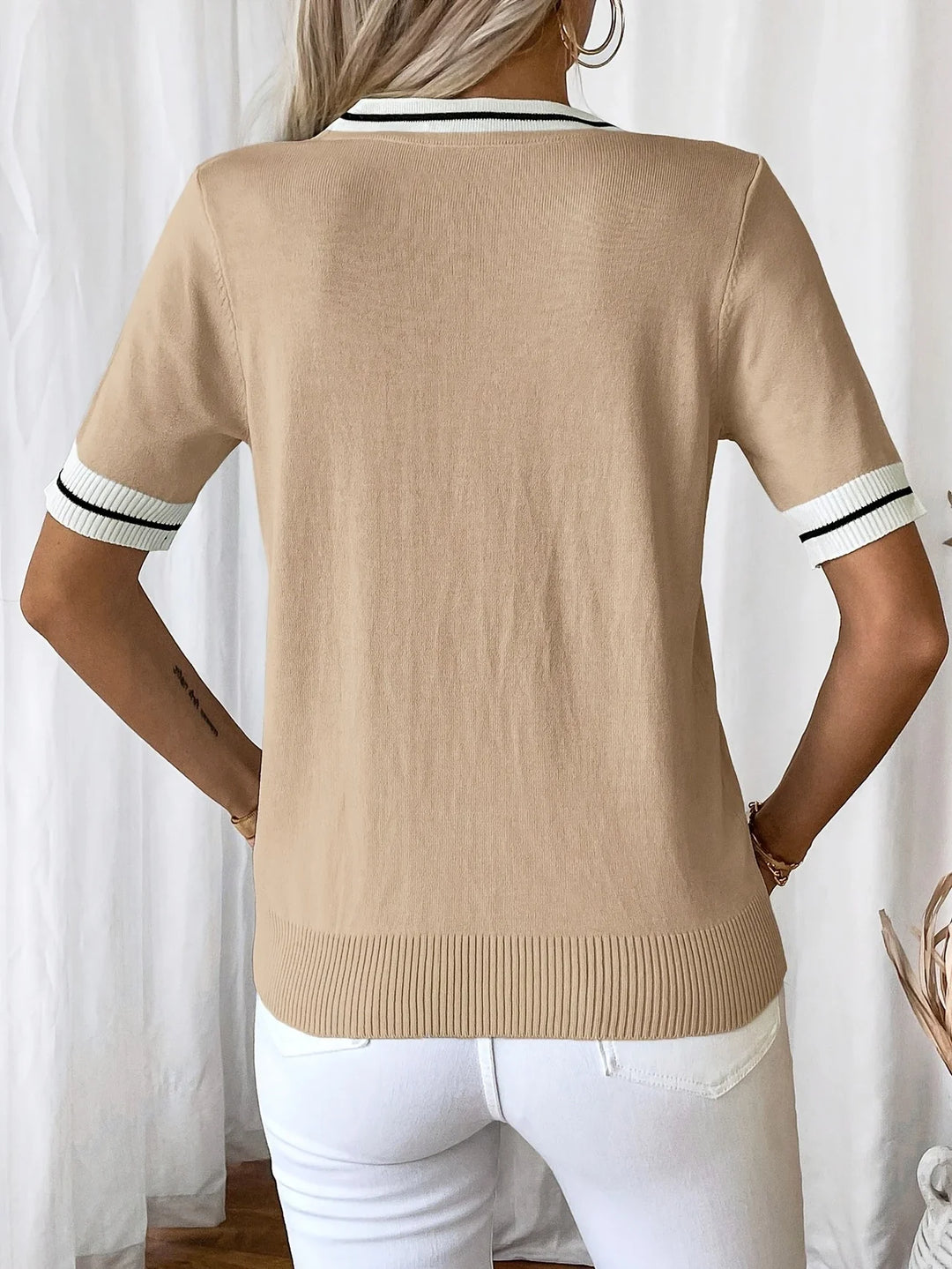 Brunella – Elegancki Sweter z Dekoltem W Serek