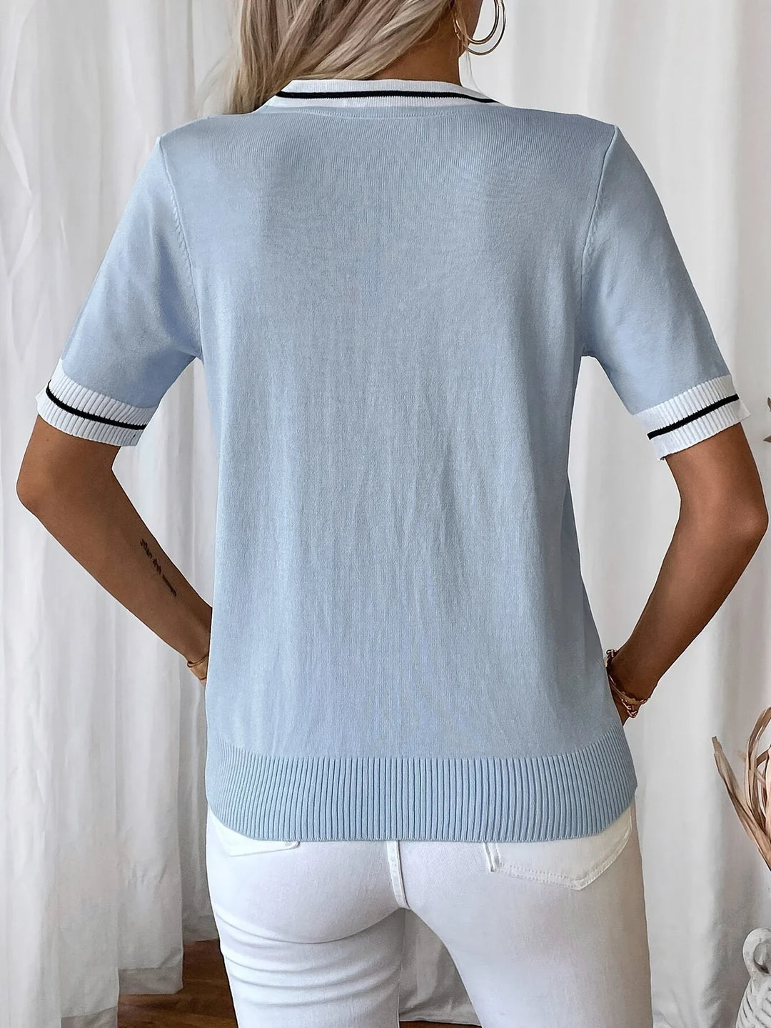 Brunella – Elegancki Sweter z Dekoltem W Serek