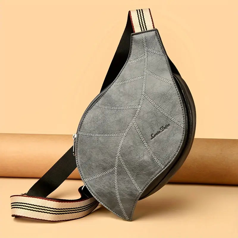 Carmela – Skórzana Torba Crossbody z Regulowanym Paskiem i Klamrą