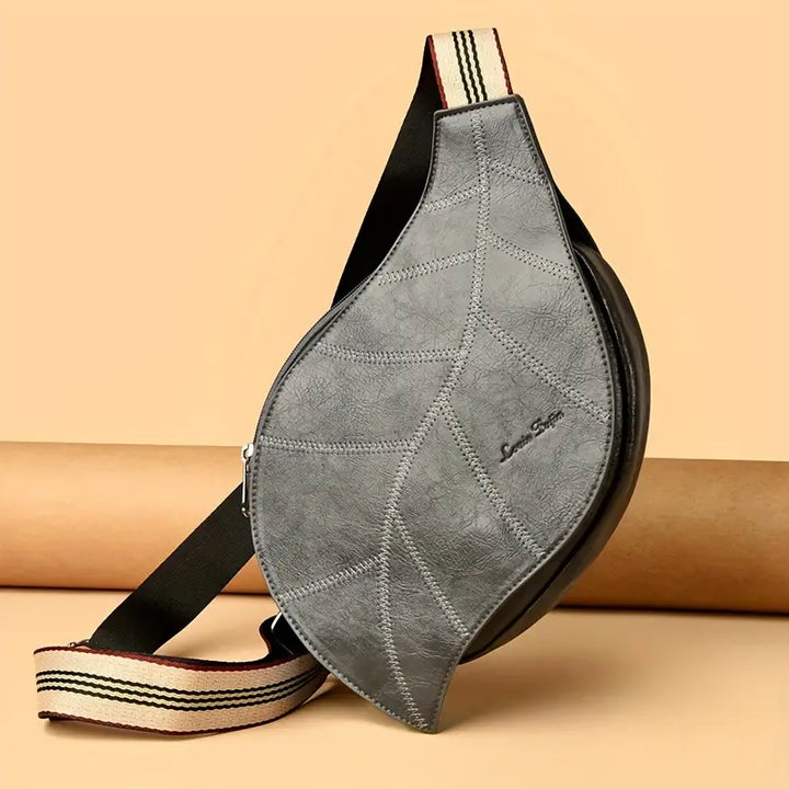 Carmela – Skórzana Torba Crossbody z Regulowanym Paskiem i Klamrą