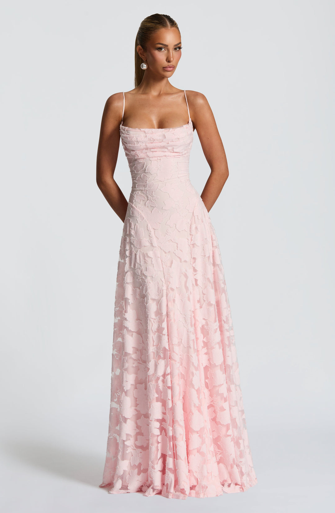Alona – Elegancka Suknia Maxi z Koronką