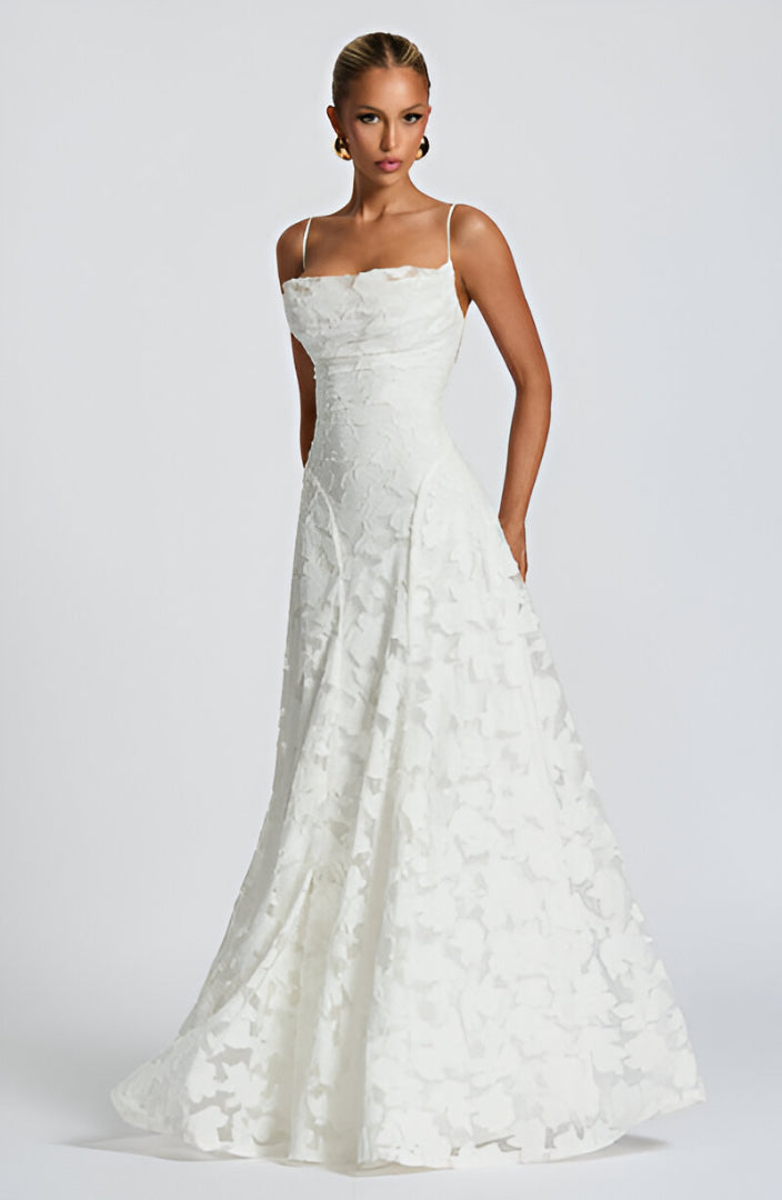 Alona – Elegancka Suknia Maxi z Koronką