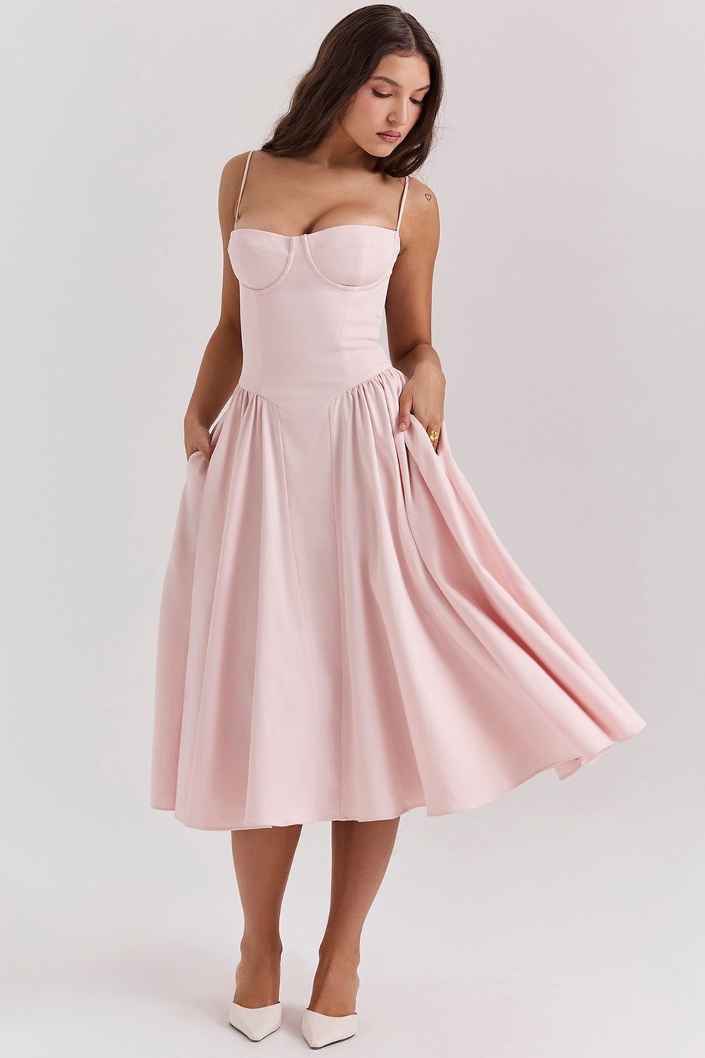 Maissa – Elegancka Sukienka Midi bez Rękawów
