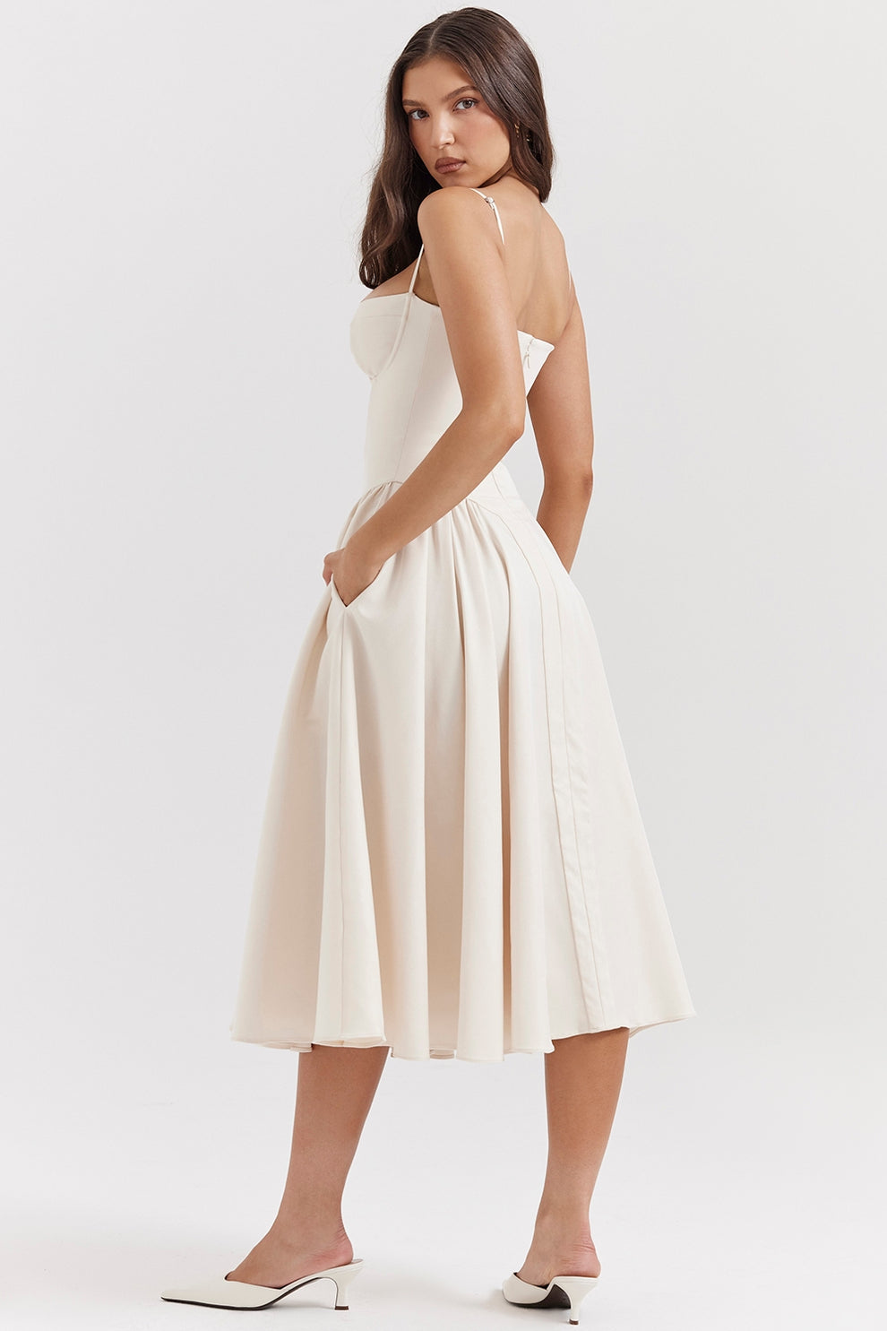 Maissa – Elegancka Sukienka Midi bez Rękawów
