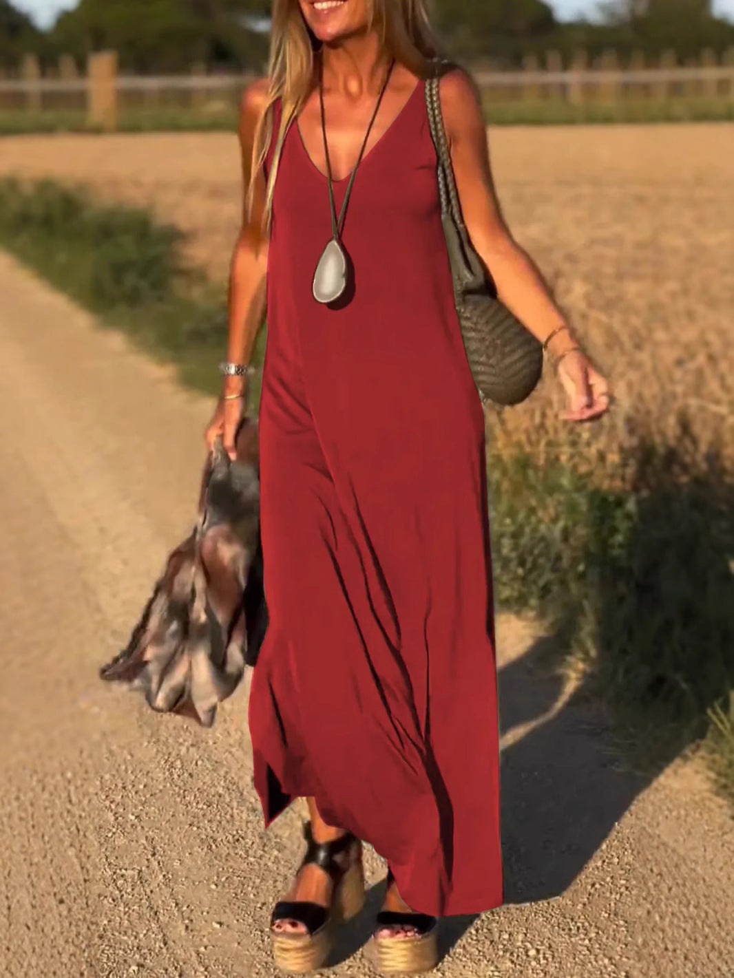 Evelyne – Stylowa Sukienka Bez Rękawów z Długim Trenem