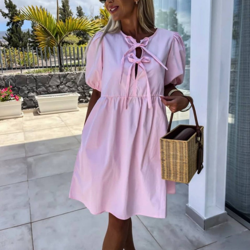 Oana – Stylowa Sukienka z Muszką i Bufiastymi Rękawami