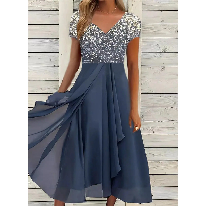 Doina – Stylowa Sukienka z Dekoltem w Serek i Nadrukiem