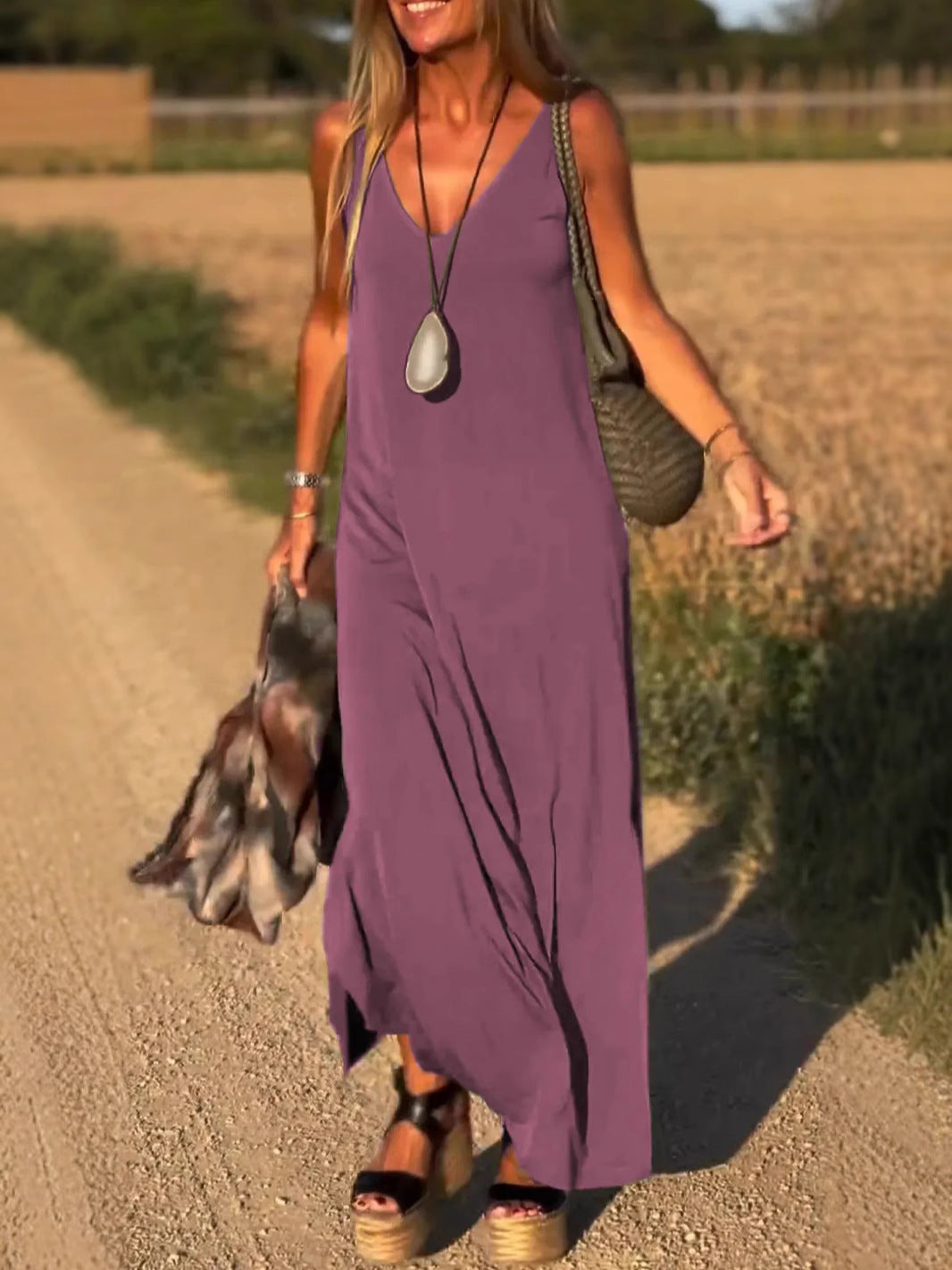 Evelyne – Stylowa Sukienka Bez Rękawów z Długim Trenem